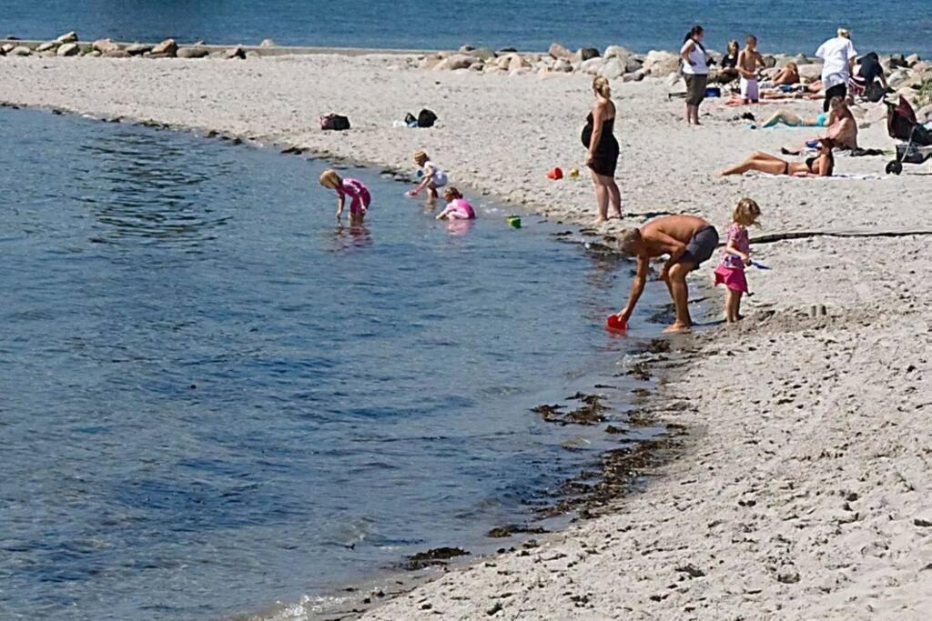 Helt Hus Naer Vejle Fjord Og Indkobs Center Vila Exterior foto