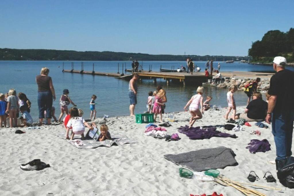 Helt Hus Naer Vejle Fjord Og Indkobs Center Vila Exterior foto